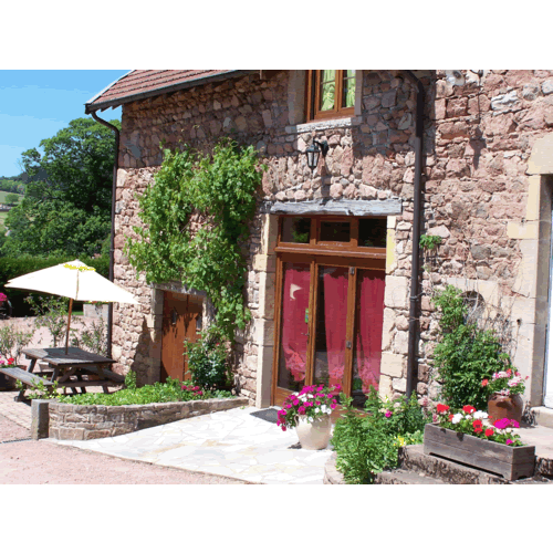 Voici l'entrée depuis la cour, on entre dans le séjour par cette grande baie vitrée vue extérieure 1